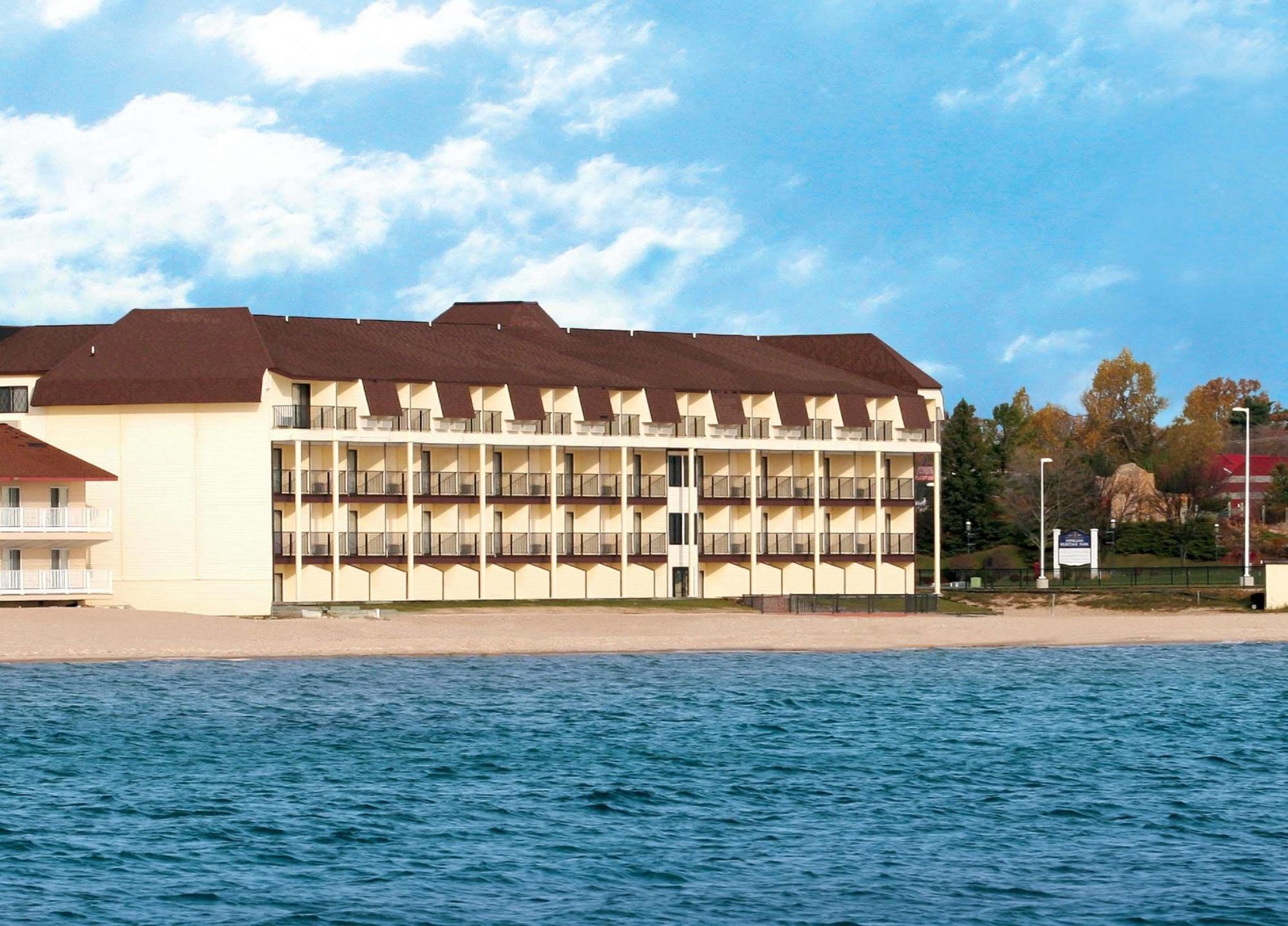 Best Western Plus Dockside Waterfront Inn Mackinaw City Exterior foto